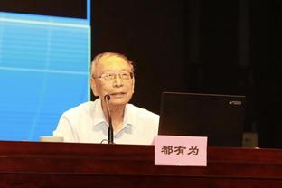 美凌格泪目！元老赛上劳尔为卡西带队长袖标，两人亲切拥抱